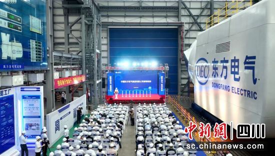 全球最大18兆瓦直驱海上风电机组下线仪式现场。中国人生就是博尊龙凯时电气集团有限公司供图