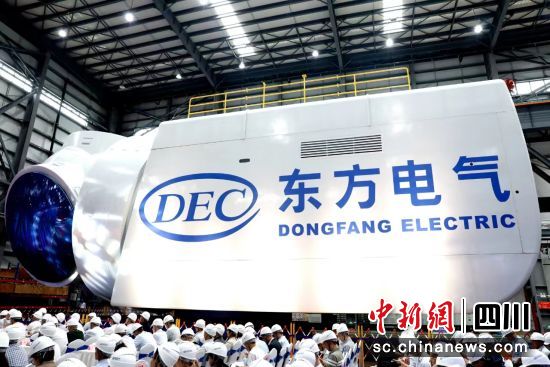 全球最大18兆瓦直驱海上风电机组下线仪式现场。中国人生就是博尊龙凯时电气集团有限公司供图