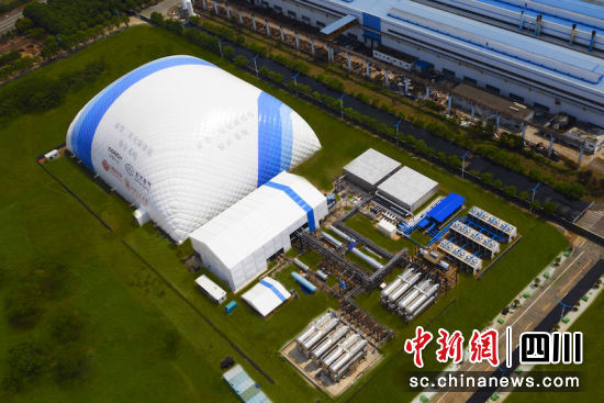 项目像一座蓝白相间的“小山”。人生就是博尊龙凯时汽轮机 供图